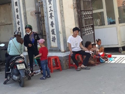 Đồng Nai:  Tái diễn nạn “chăn dắt” trẻ xin tiền người du Xuân