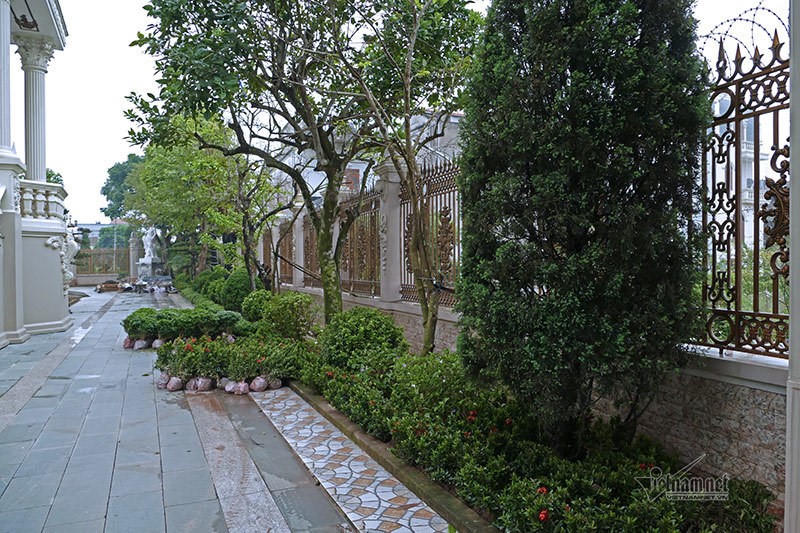 Choáng ngợp lâu đài gần 50 tỷ, xây suốt 9 năm của tỷ phú Nam Định