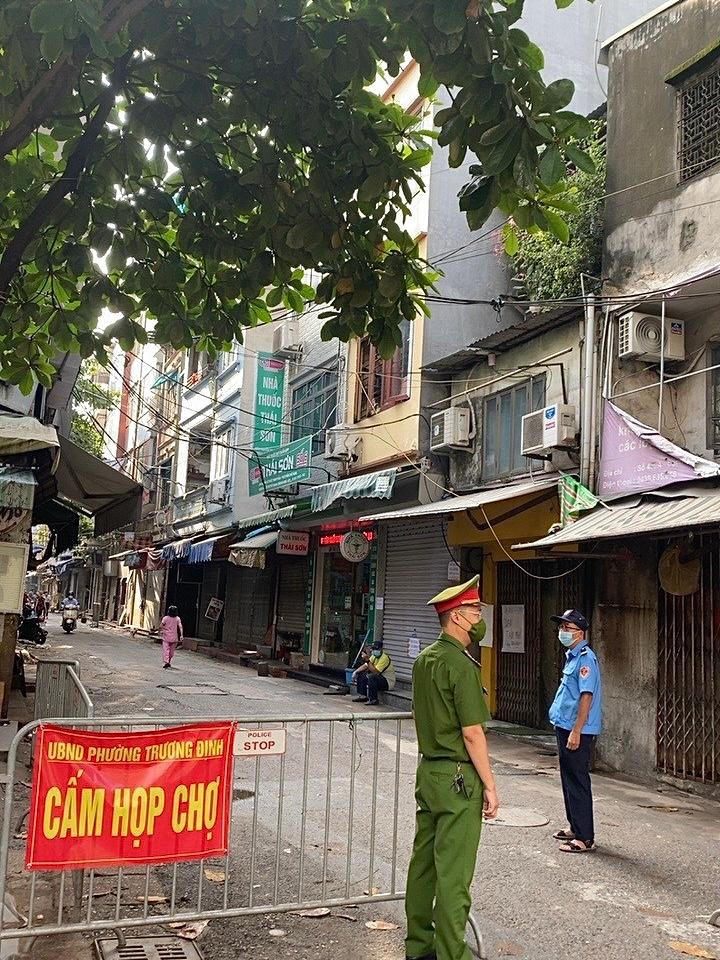 Chợ cóc Hà Nội những ngày giãn cách