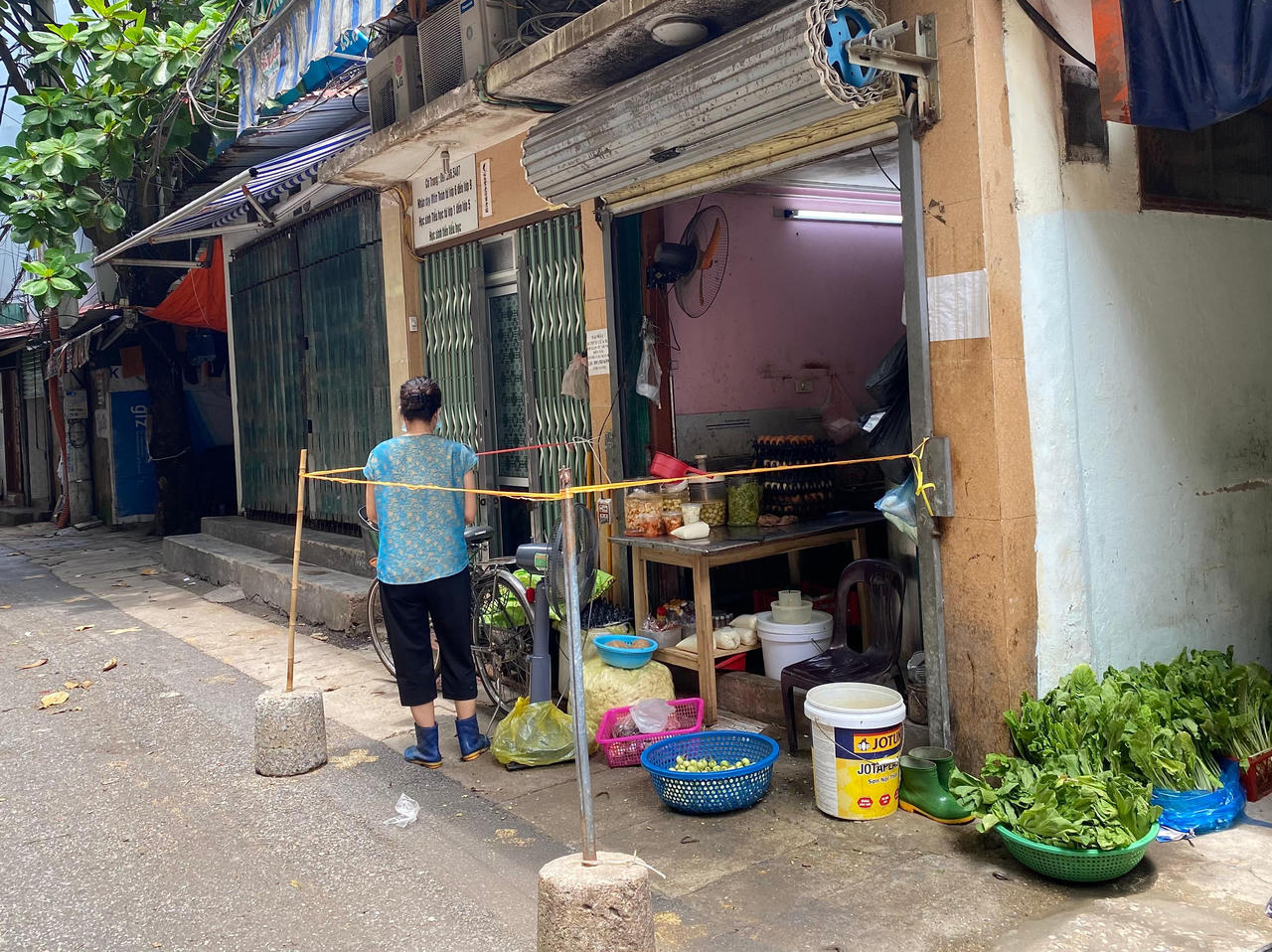 Chợ cóc Hà Nội những ngày giãn cách
