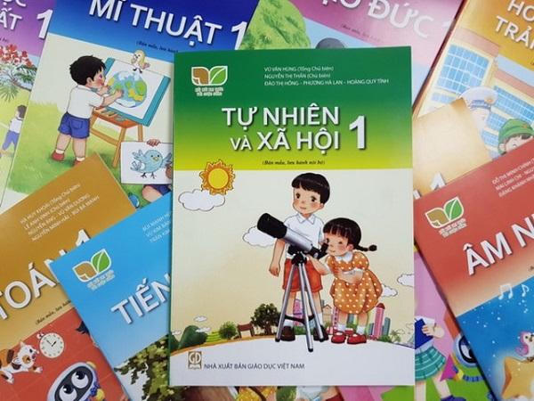 Năm học mới đến gần nhưng sách giáo khoa vẫn 'xa' học sinh 