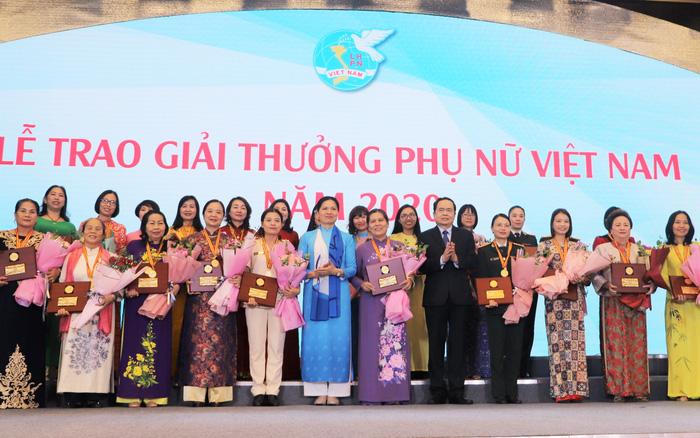 'Bà trùm' hát Xoan được trao Giải thưởng Phụ nữ Việt Nam năm 2021
