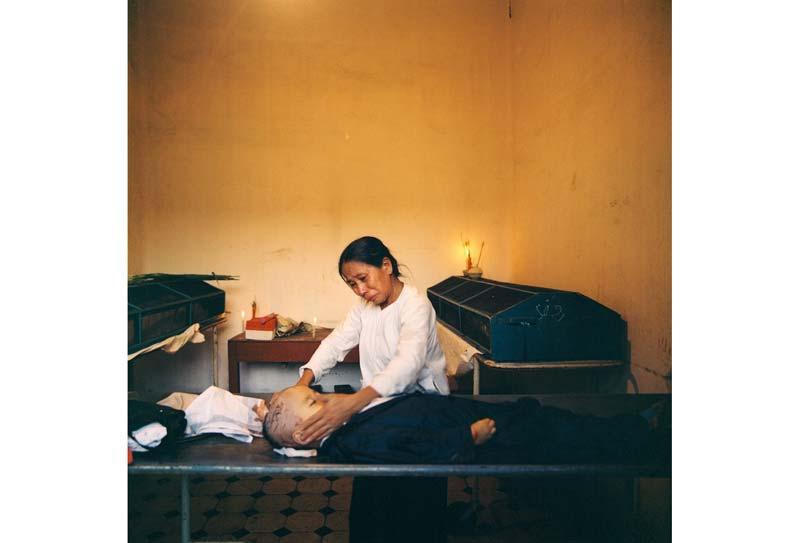 Biên niên sử bằng hình ảnh về Hà Nội thời chiến và câu chuyện cảm động phía sau