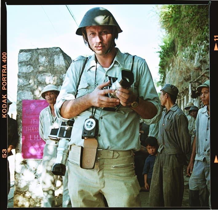 Biên niên sử bằng hình ảnh về Hà Nội thời chiến và câu chuyện cảm động phía sau