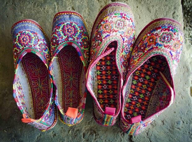 Nghề làm giày thêu của người Xạ Phang là Di sản văn hóa phi vật thể quốc gia