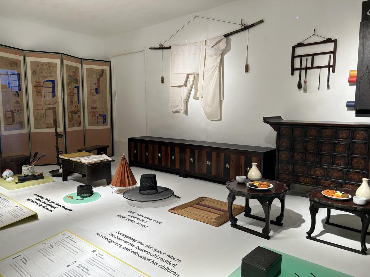 Thăm quan “Phòng Hàn Quốc” tại Bảo tàng Dân tộc học Việt Nam