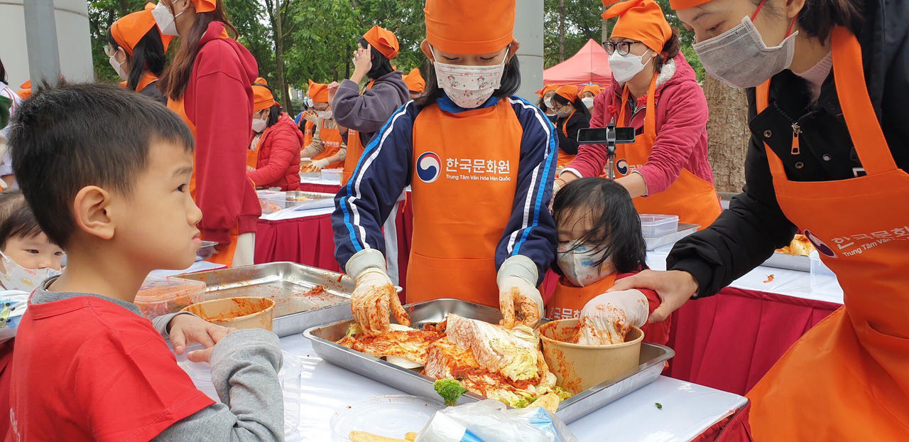 Thăm quan “Phòng Hàn Quốc” tại Bảo tàng Dân tộc học Việt Nam