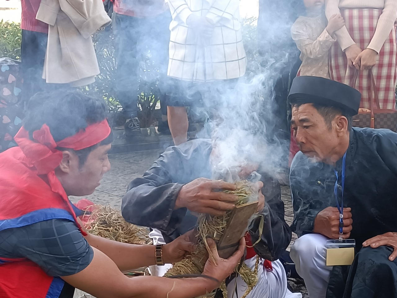 Trải nghiệm tục kéo dây lấy lửa độc đáo tại Bảo tàng Dân tộc học