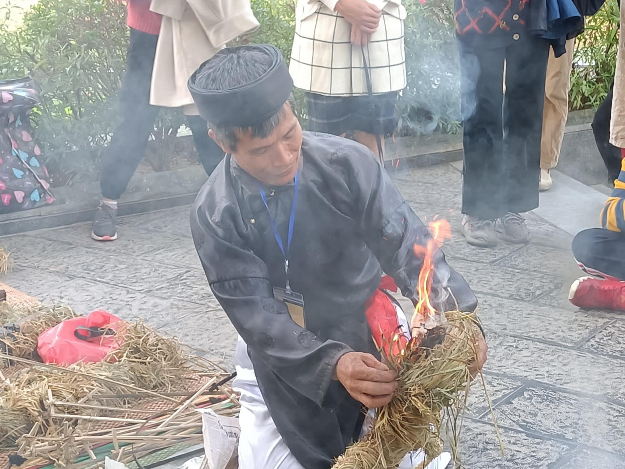 Trải nghiệm tục kéo dây lấy lửa độc đáo tại Bảo tàng Dân tộc học