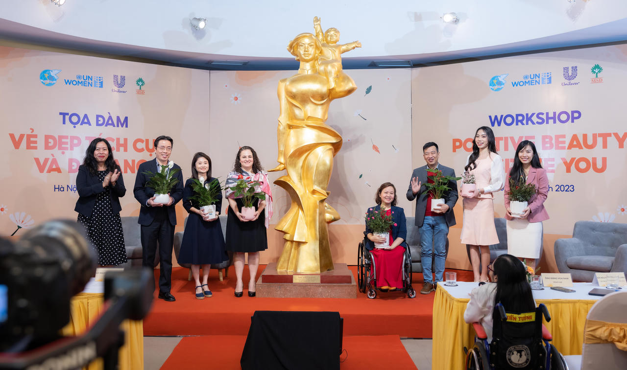 Gỡ bỏ khuôn mẫu kìm hãm nữ giới