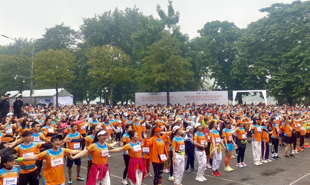 Chạy 'Vì một Việt Nam không có bạo lực với phụ nữ và trẻ em gái'