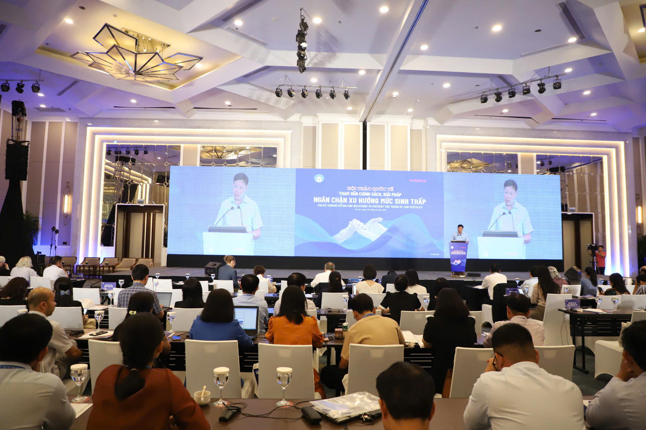 Làm gì để dân số Việt Nam không tăng trưởng âm?