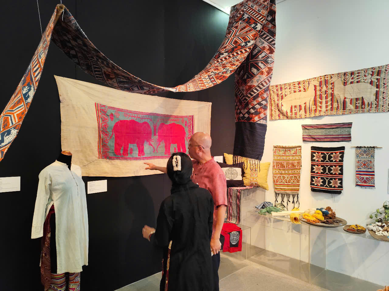 “Nối mạch di sản cộng đồng” hỗ trợ phụ nữ DTTS bảo tồn di sản văn hóa