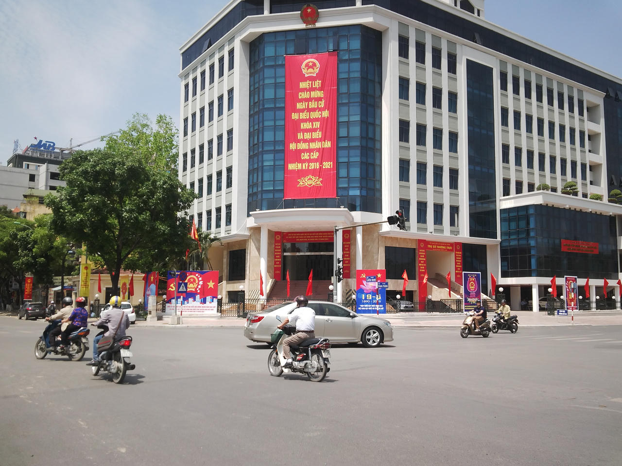 Hà Nội 'khoác áo mới' chờ đón ngày trọng đại