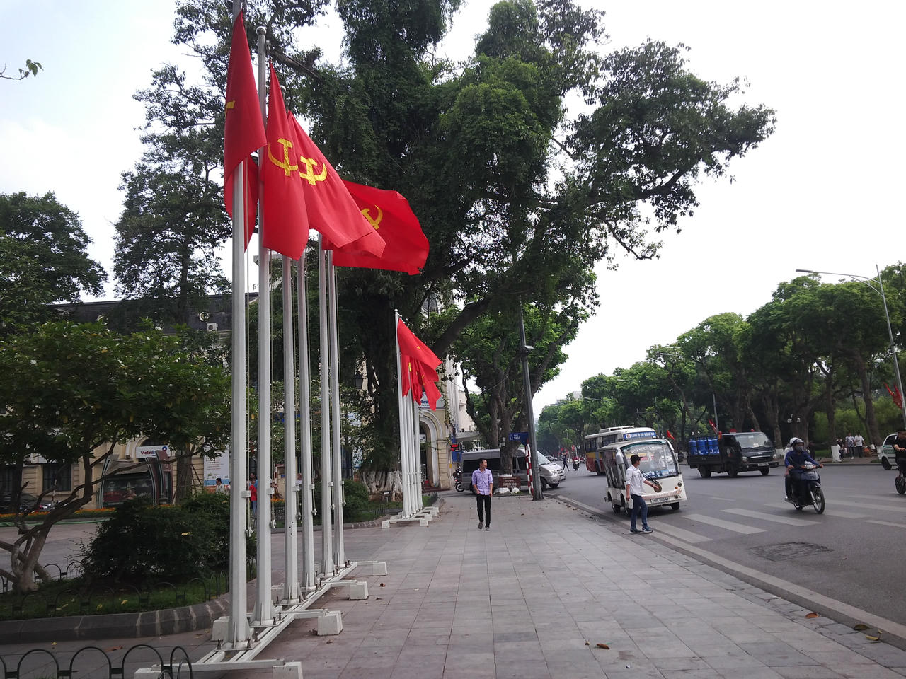 Hà Nội 'khoác áo mới' chờ đón ngày trọng đại