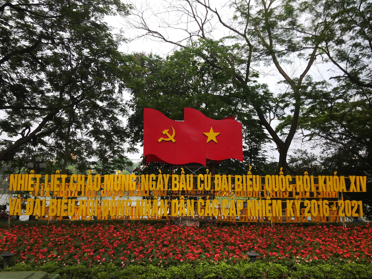 Hà Nội 'khoác áo mới' chờ đón ngày trọng đại