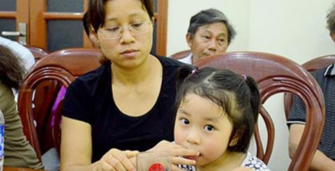 Hà Nội trao quyết định đặc cách cho vợ phi công Trần Quang Khải