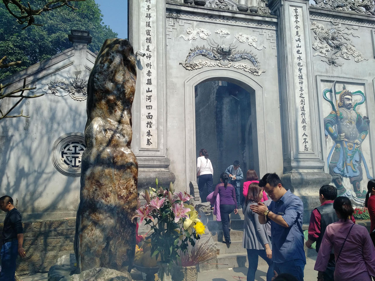 Hơn 10.000 người đổ về đền thiêng Phú Thọ mùng 1 Tết