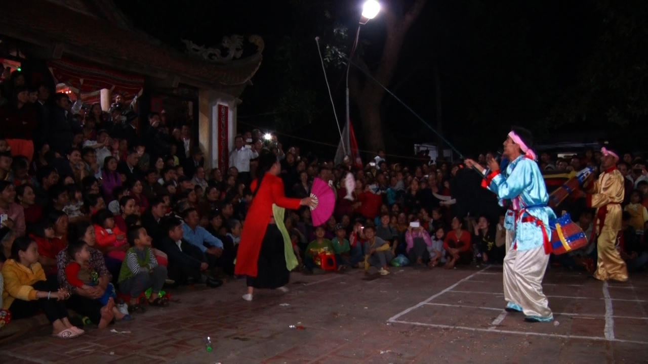 Đỏ mặt chứng kiến tận mắt cặp đôi 'tình phộc' trong Lễ mật 