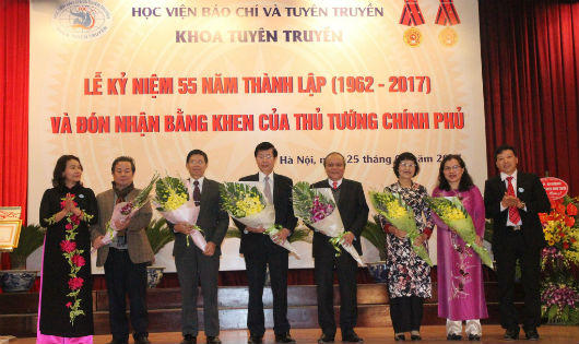 Khoa Tuyên Truyền Học viện Báo chí Tuyên truyền đón nhận bằng khen của Thủ tướng Chính phủ