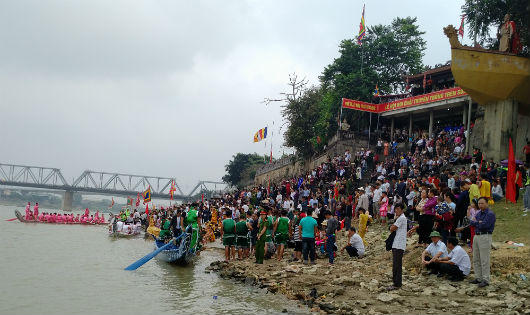 Giỗ Tổ Hùng Vương 2017: Sôi nổi Hội bơi chải truyền thống trên Sông Lô
