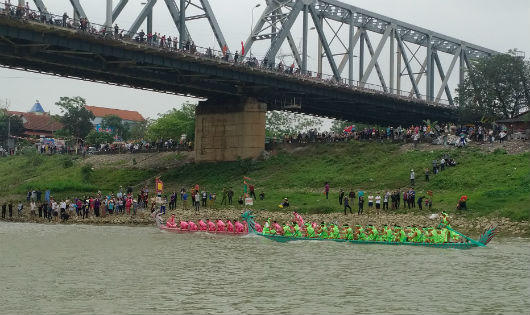 Giỗ Tổ Hùng Vương 2017: Sôi nổi Hội bơi chải truyền thống trên Sông Lô