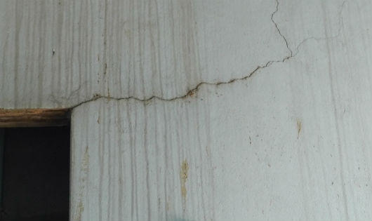 Sông Thao sạt lở bờ gây nguy hại đến nhà dân ở Phú Thọ