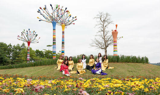 Những sắc màu mới của Art In The Forest 2017