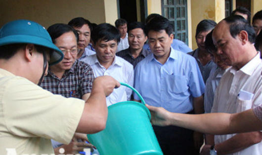 Chủ tịch Chung yêu cầu đảm bảo đời sống cho người dân vùng ngập úng