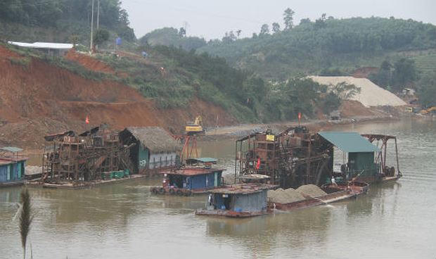 Tỉnh Tuyên Quang yêu cầu Công ty Lam Sơn tạm dừng nạo vét khoáng sản