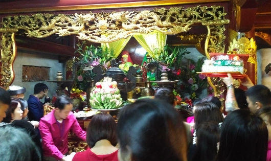 Hơn 1 vạn người thành kính dâng hương hướng về đất Tổ nhân dịp đầu xuân mới 