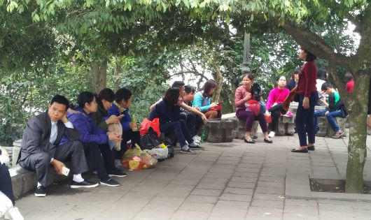 Hơn 1 vạn người thành kính dâng hương hướng về đất Tổ nhân dịp đầu xuân mới 