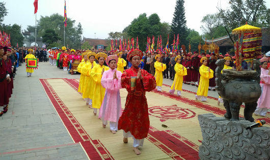 Thành kính, linh thiêng khai hội Đền Mẫu Âu Cơ