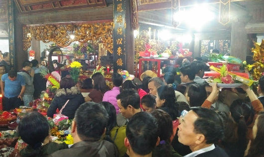 Thành kính, linh thiêng khai hội Đền Mẫu Âu Cơ