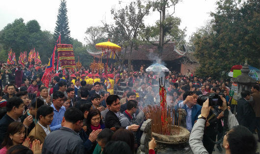 Thành kính, linh thiêng khai hội Đền Mẫu Âu Cơ
