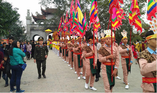 Thành kính, linh thiêng khai hội Đền Mẫu Âu Cơ