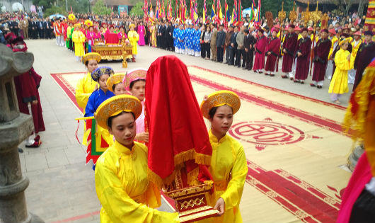 Thành kính, linh thiêng khai hội Đền Mẫu Âu Cơ