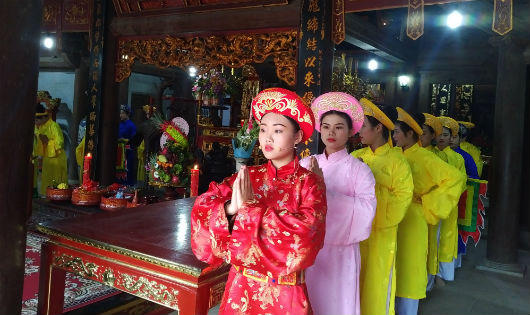 Thành kính, linh thiêng khai hội Đền Mẫu Âu Cơ