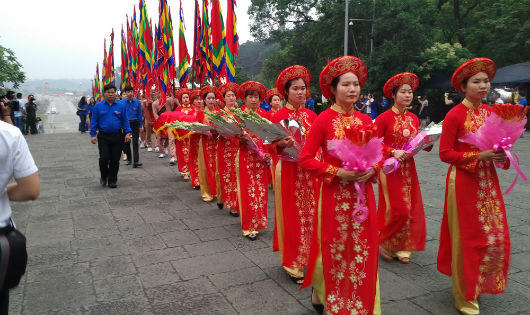 Thủ tướng thành kính dâng hương tưởng niệm các vua Hùng