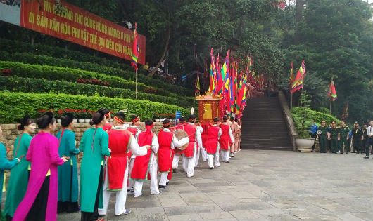 Thủ tướng thành kính dâng hương tưởng niệm các vua Hùng