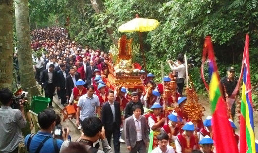 Thủ tướng thành kính dâng hương tưởng niệm các vua Hùng