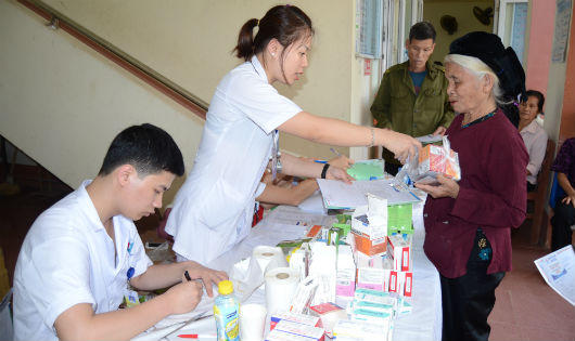 Phú Thọ : 400 người được khám bệnh miễn phí