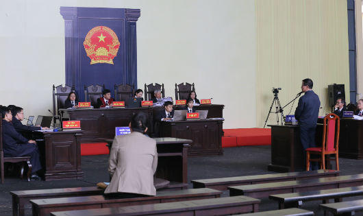 Ông Phan Văn Vĩnh dùng quyền im lặng để từ chối trả lời câu hỏi