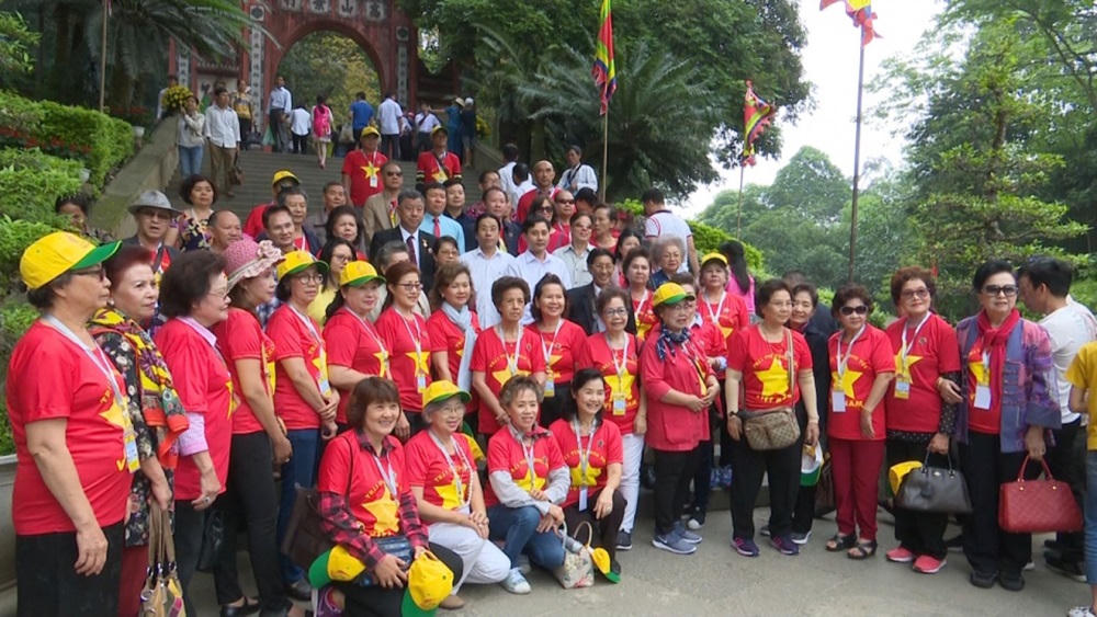 Con Lạc cháu Hồng muôn phương hướng về nguồn cội