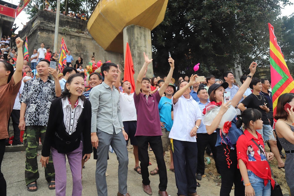 Tưng bừng đua tài, đua sức Hội bơi chải trên sông Lô