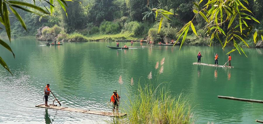 Tìm thấy 3 nạn nhân, còn 1 học sinh mất tích trong vụ lật thuyền trên sông Gâm