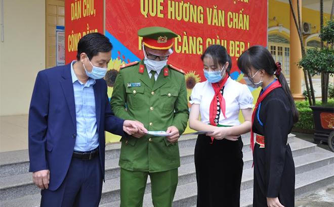 Nhiều hoạt động hưởng ứng Ngày Pháp luật Việt Nam tại Yên Bái