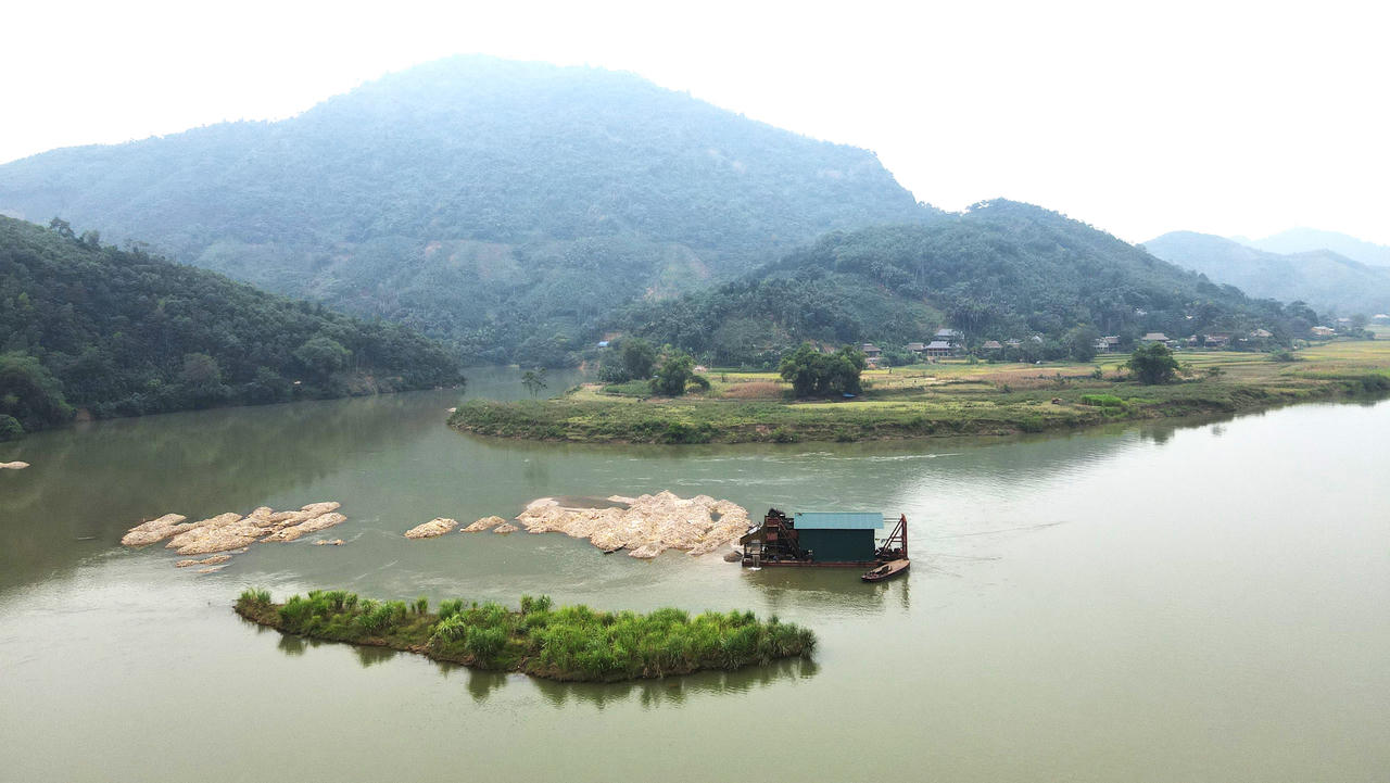 Yên Bái: Ngang nhiên khai thác vàng trái phép trên sông Chảy