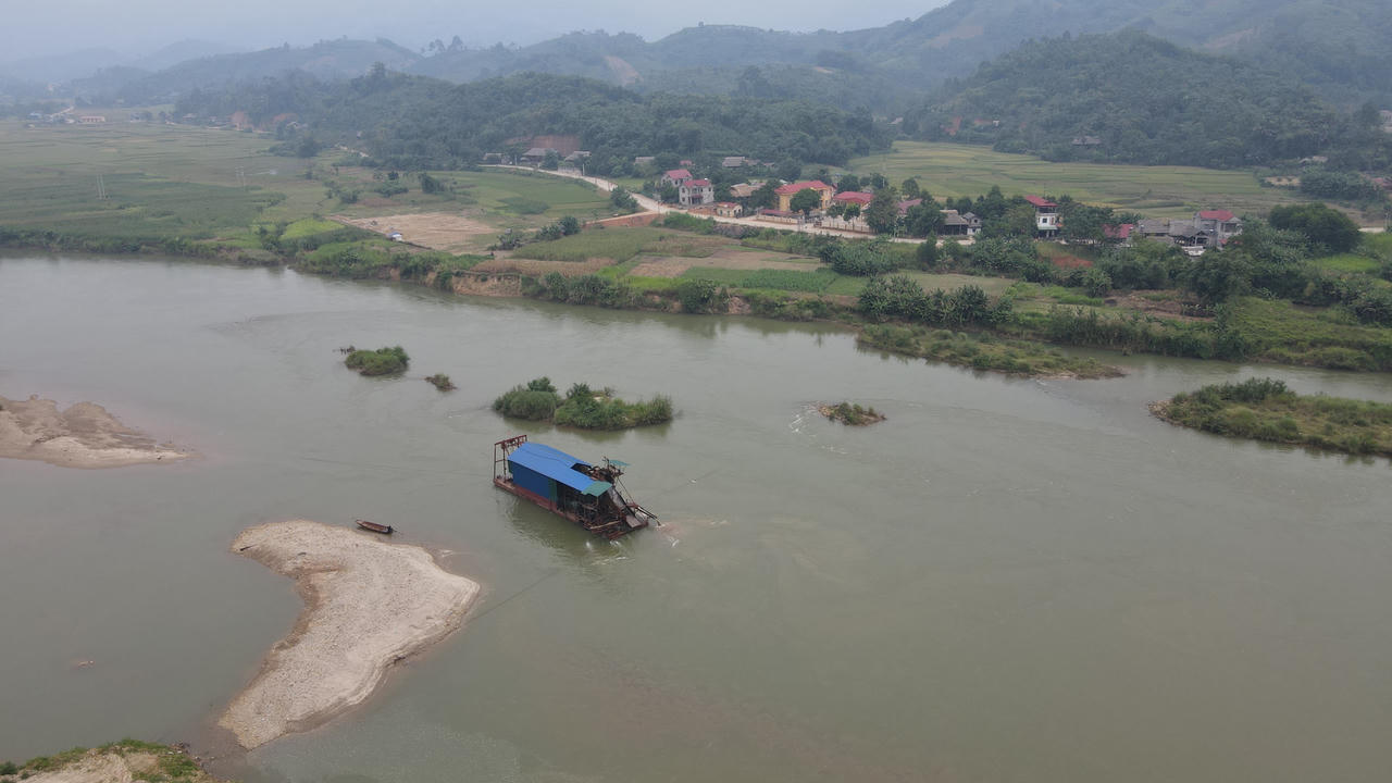 Yên Bái: Ngang nhiên khai thác vàng trái phép trên sông Chảy