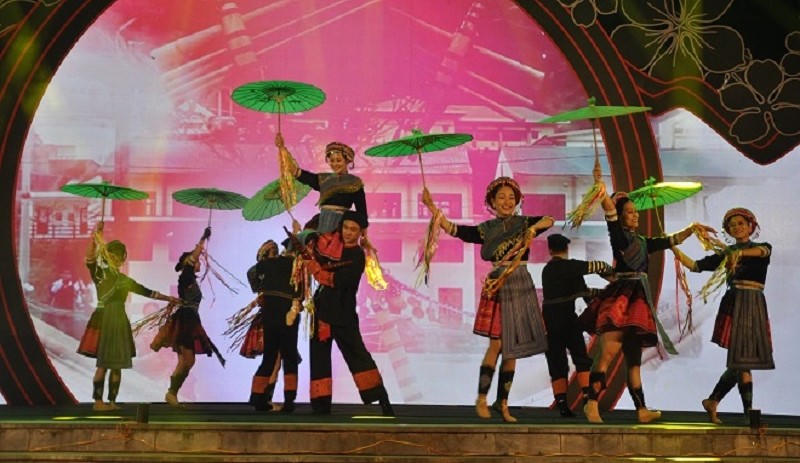 Rộn rã sắc hoa Tớ dày miền sơn cước Mù Cang Chải